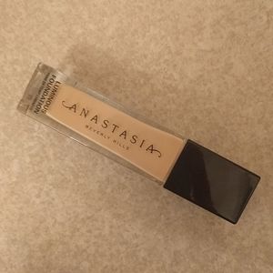 Anastasia Beverly hills foundation